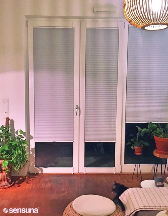 Raumtextilien's tweet photo. Dieses  dezent gestreifte Plissee eignet sich hervorragend, um den Raum  mit zurückhaltendem Charme zu füllen. "Ich bin sehr happy mit meinen neuen, extra für meine Fenster  angefertigten Plissees vom Raumtextilienshop." #raumtextilienshop #plissee #sensuna https://t.co/AnUIqavJN8