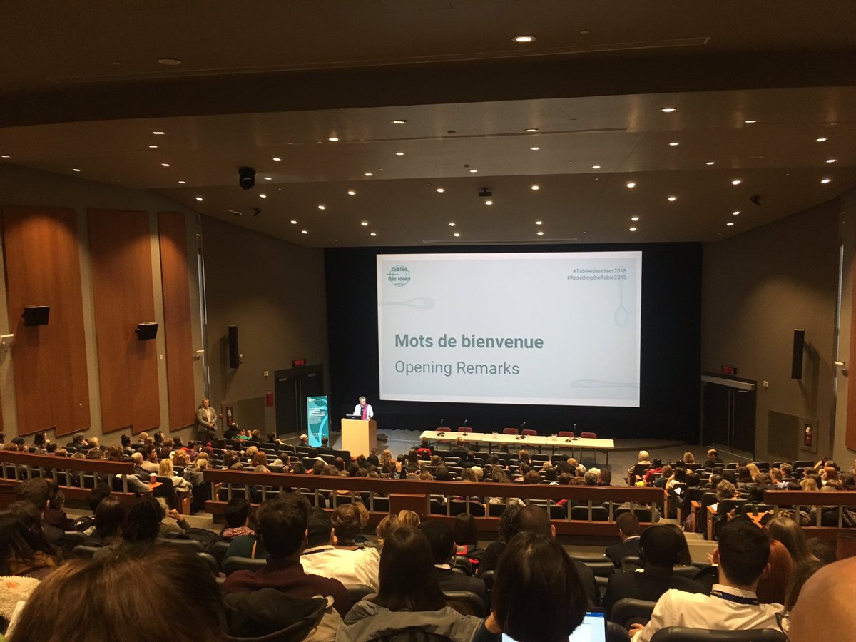 RotemAyalon1's tweet photo. La ministre de la métropole de #Montréal @rouleauchantal accueille le Forum #resettingthetable2018 de @FoodSecureCAN Madame Rouleau je vous invite de connaître et participer à notre Conseil de politiques alimentaires de MTL #ConseilSAM @PlanSAM2025 https://t.co/uooXdD1X3l