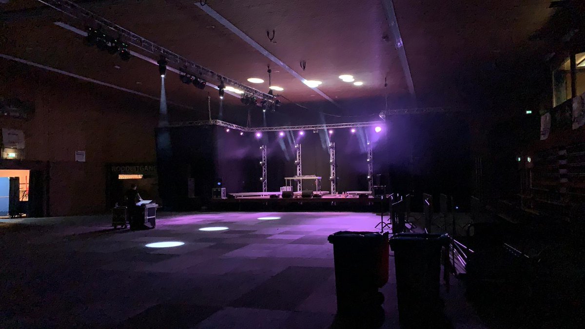 Dit weekend: Feest aan de Lek. Met <a href="/mennodeboer/">Menno</a> <a href="/SharonDoorson/">Sharon Doorson</a> <a href="/feestteam/">F E E S T T E A M ©</a> <a href="/corneklijn/">Corné Klijn</a> Laatste kaarten alleen nog online verkrijgbaar: nowonlinetickets.nl/Shop/EventDeta… #Krimpen