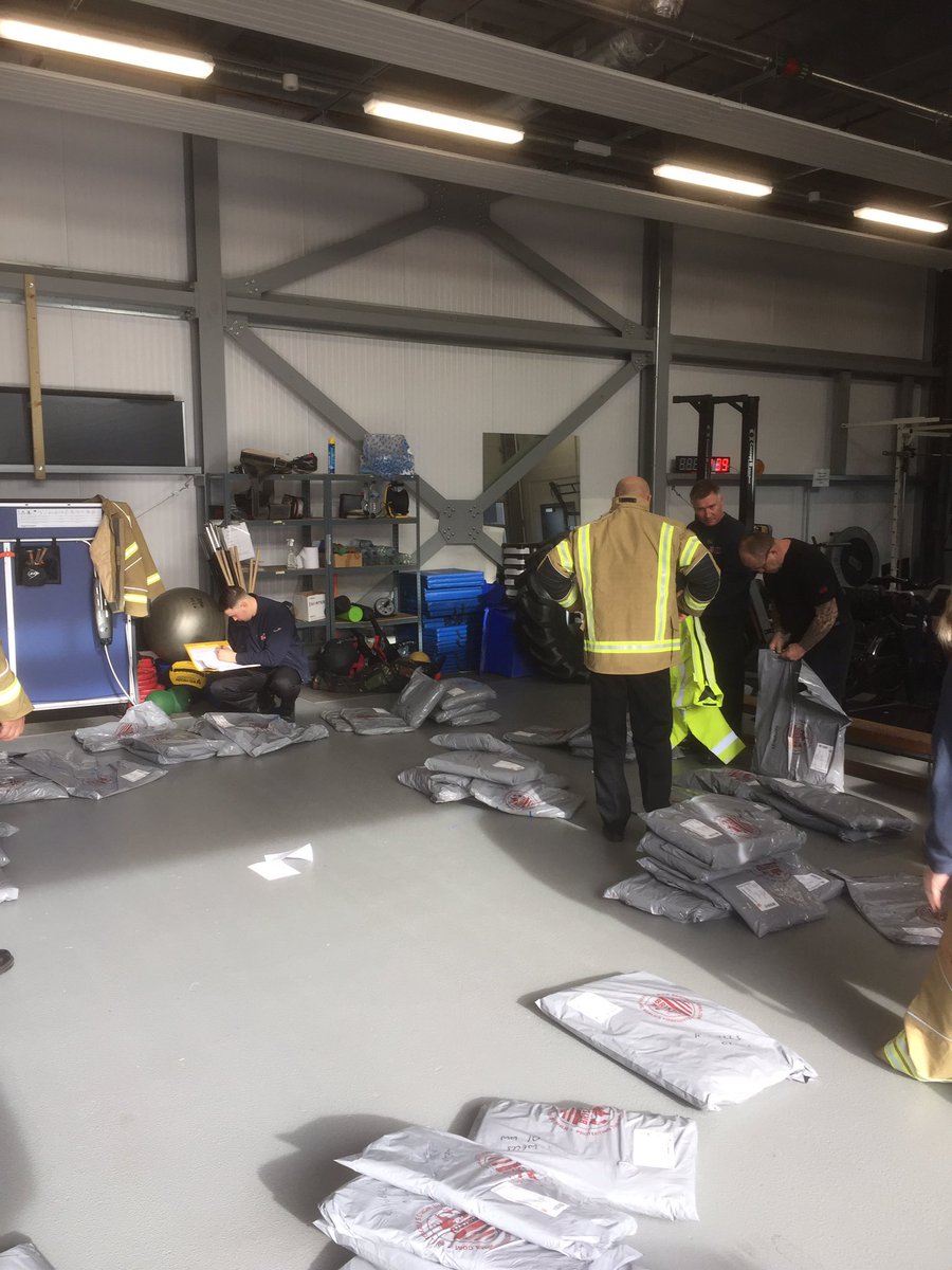 Basingstoke_01's tweet image. Today W/W have been issued their #New #firekit. The new kit has 2x Tunics, one for structural fire fighting and the other for Special Service Calls. #NewKit