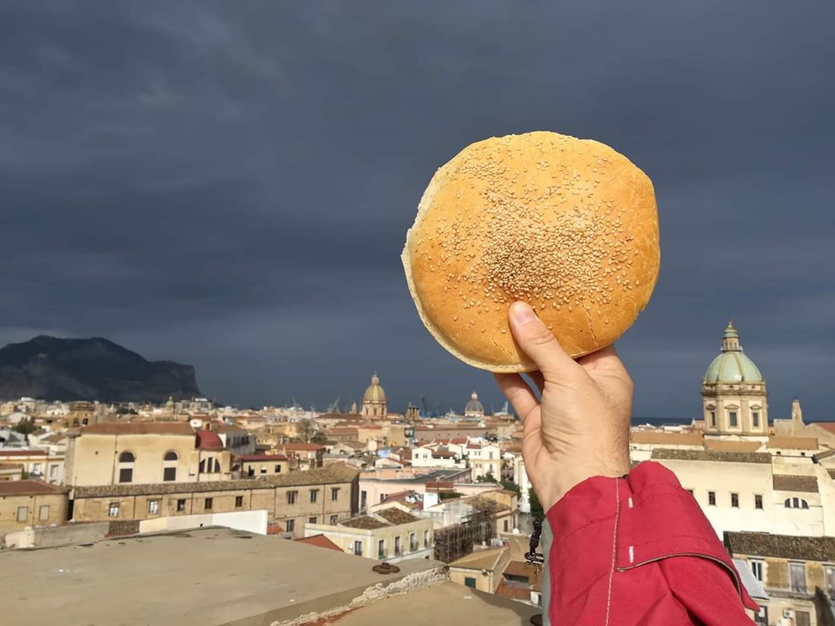 Il sole delle tradizioni su #Palermo :) 
🌞 Muffoletta! 🌞

#festadeimorti #2novembre