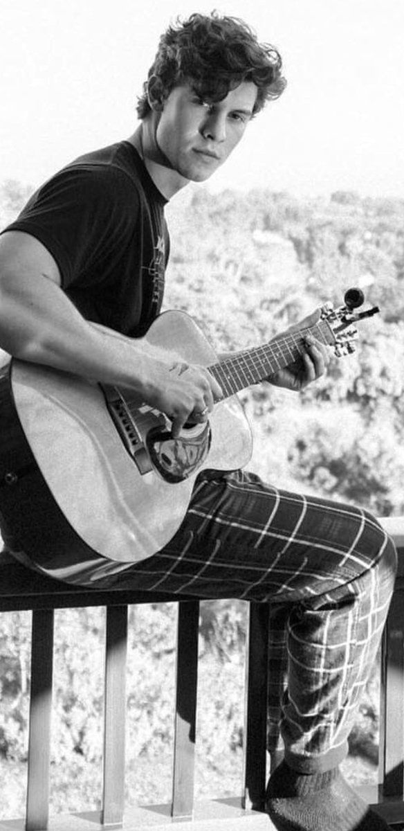 _LoveForShawn_'s tweet photo. How come Shawn got more followers Than BTS but still is behind #MendesArmy lets show the World how big this fandom is
i know we kan do it 
Go RT AND type #MTVEMABiggestFansShawn  below 
RT EVERY COMMENT 321 GO! https://t.co/UIiKmY5Zjk