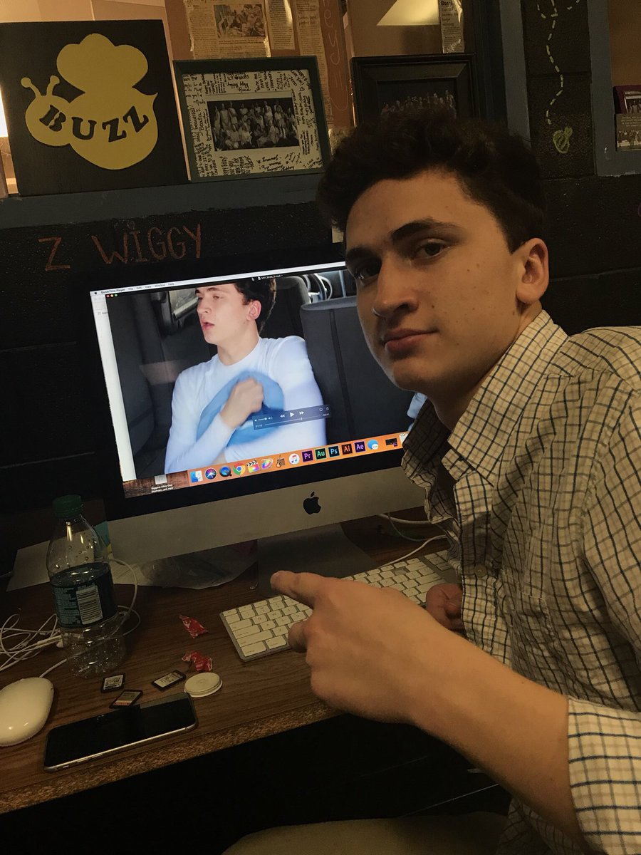 CamThebuzz's tweet photo. Go watch mailtime for free vbucks @Z_wiggy https://t.co/Lcw9VsiuVg