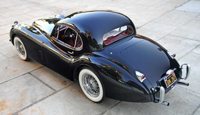 decadesofwheels's tweet photo. FRESH TRACKS FRIDAY: As elegant as the come, the 1953 #Jaguar XK120 is indeed a beautiful car. Highly successful at racing, this car could hit 172 mph, powered by a dual overhead-cam 3.4 L straight-6 XK engine that was advanced for a mass-produced unit of the time. Love it! https://t.co/NMf9vXHtXh