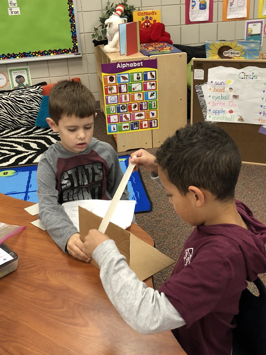 LBSciIsFun's tweet image. Euper Lane kindergarteners are working on their engineering skills as they build the shade structures they planned out on Wednesday. @FSSchools, #TIS2Learn