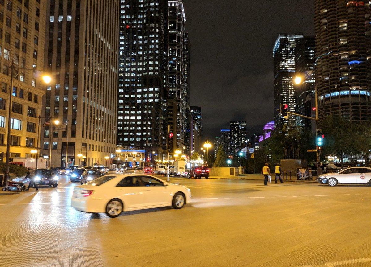 #chicago #skyscrapers #vibrantcity #cityofart