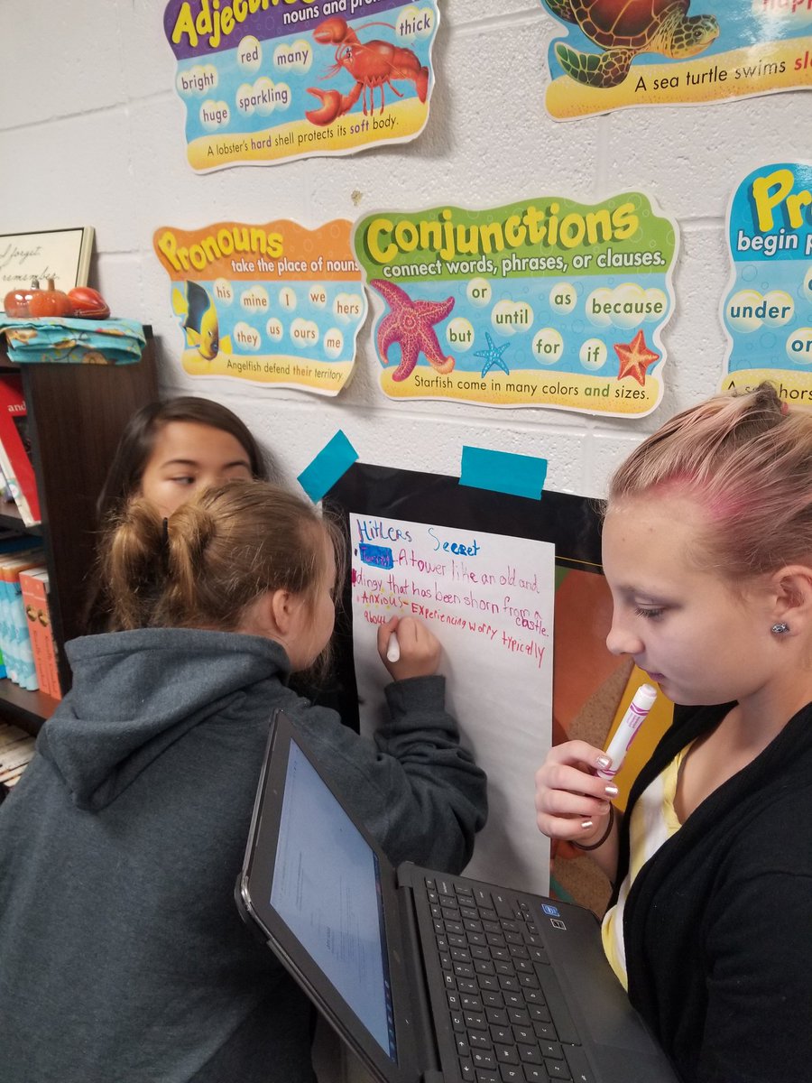 MarishaDang9's tweet photo. Doing some vocabulary graffiti to end class on this Titan Friday! #LCMSPTB #creativelearning #literaturecircles https://t.co/SANzHRHLnI
