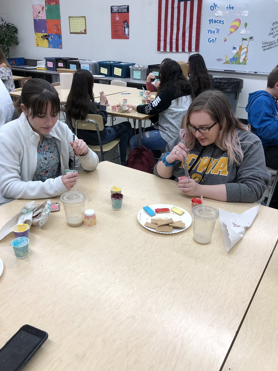 828Deb's tweet image. Edible color wheels in FCS at EHS Pathways FunFriday!