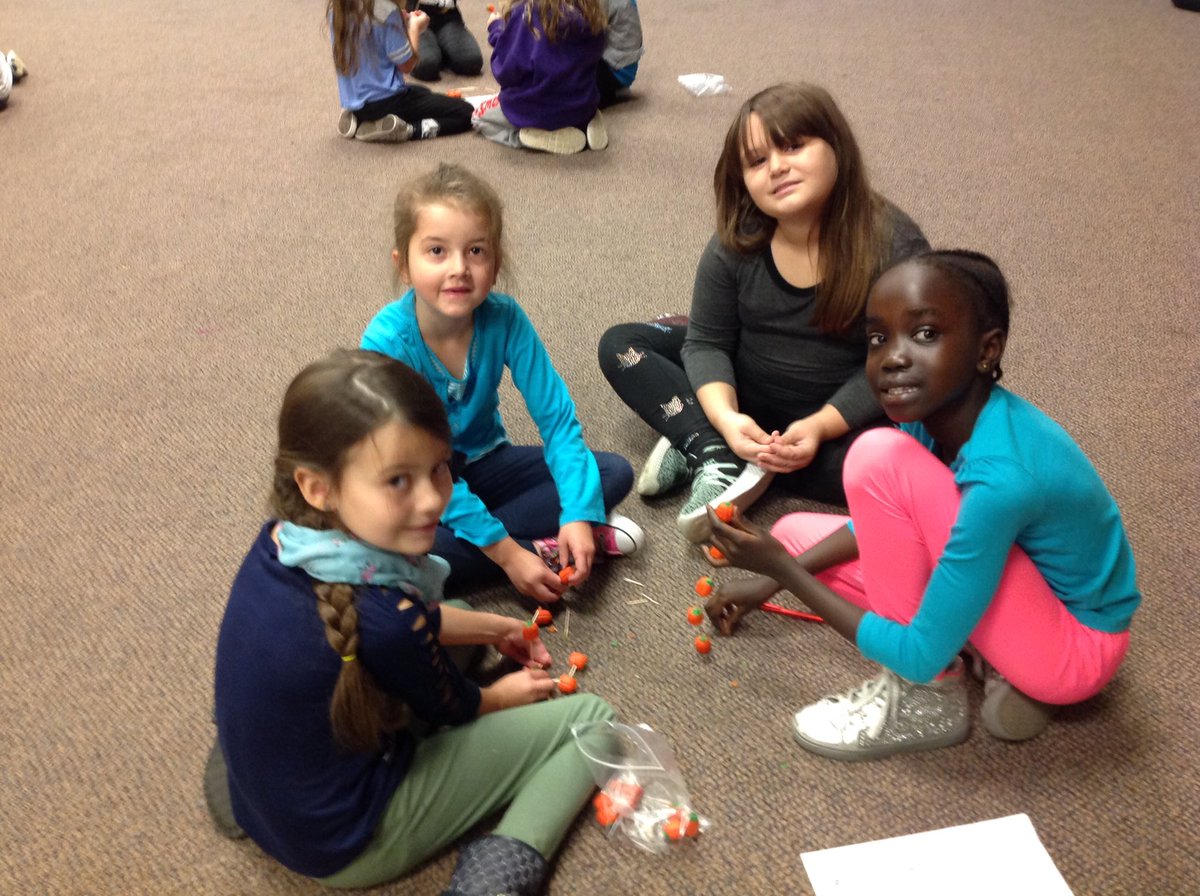 msnoelpes2's tweet image. First and second graders are in the process of creating their design for Farmer Joe 👨‍🌾 #towerchallenge #21stcenturyskills @mrscantwell1PES @JaneenPeretin @BWCurriculum @PaynterRocks