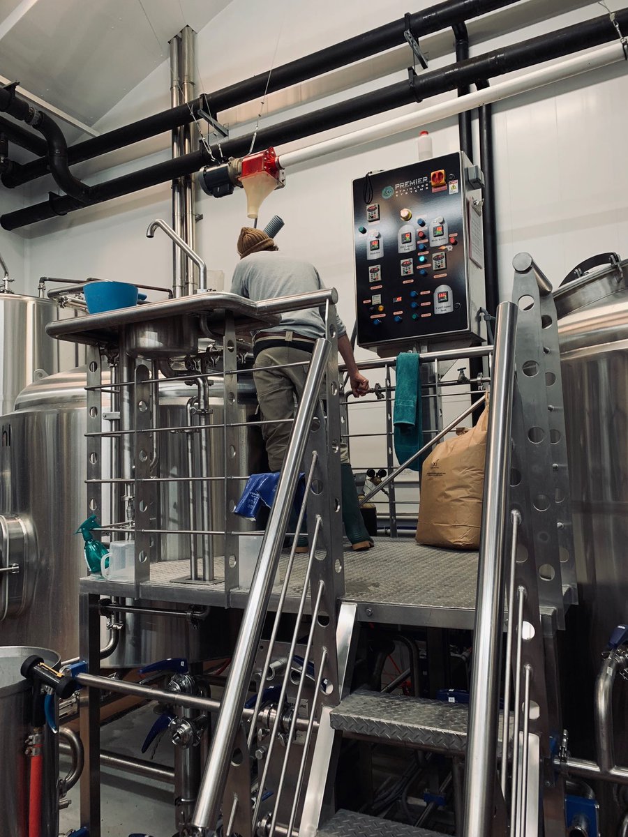 EdgeBrewing's tweet photo. Hoy cocinamos #hoptimista (IPA,6,6%) ¡Que no falte la buena cerveza fresca! 🍺🍺
⠀⠀⠀⠀⠀⠀⠀⠀⠀
Brewing #hoptimista today (IPA 6,6%) Long life to the good and fresh beer! 🍻🍻 https://t.co/nkcwK5fvQo