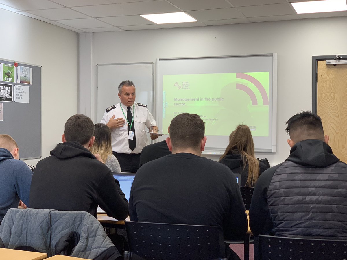 LeicesterColl's tweet photo. Great to see so many students attend talks delivered by guest speakers PCC Lord Willy Batch and Chief Fire and Rescue Officer, Rick Taylor. Want to find out if a UPS course is right for you? Come to our Open Day on Saturday 24 November.
#LCUPS #Police #Rescue https://t.co/nEsmxqaCEn