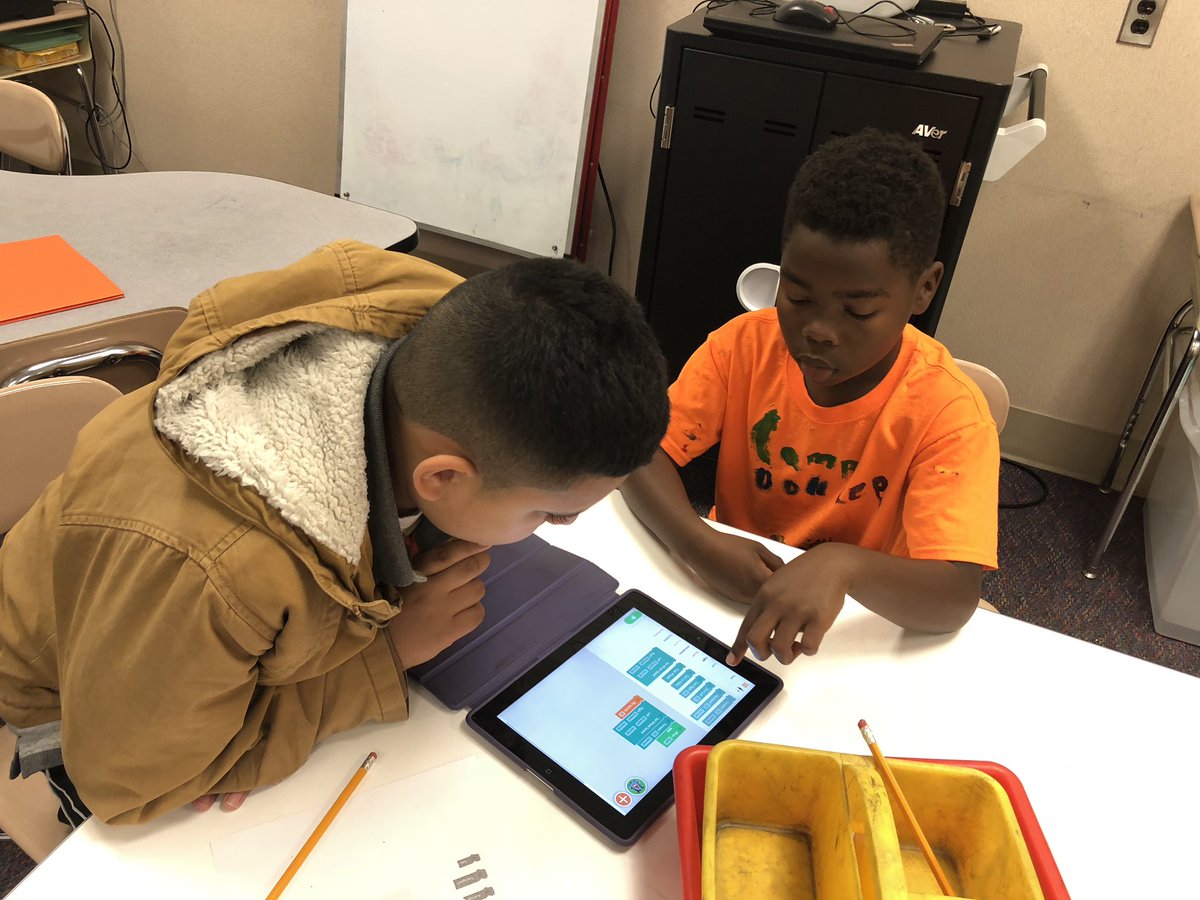 Math5Root's tweet image. Ms. Ellis’s class taking a break from long division to review ordered pair.  #math5 @RootElem