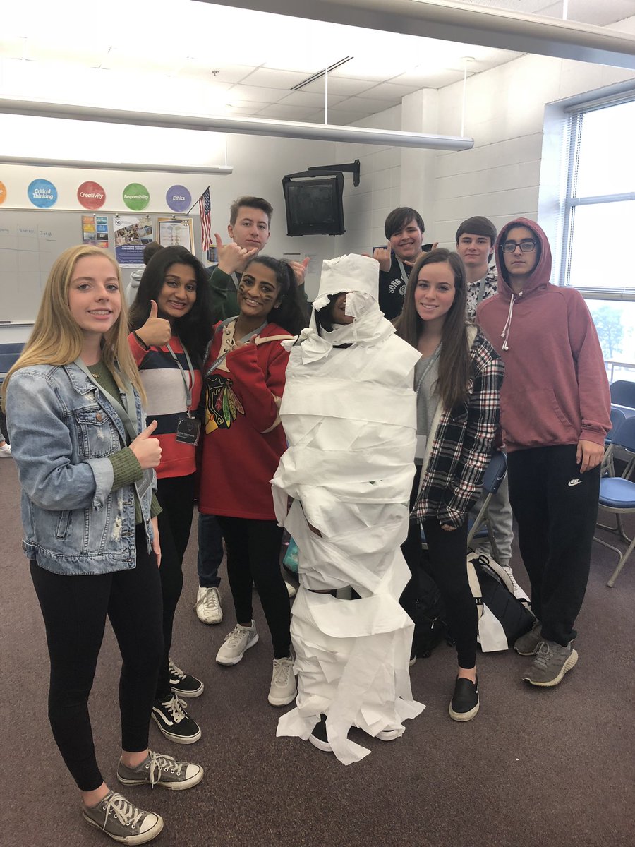 catalystvei's tweet photo. The Catalyst halloween party was a success! S/O to our chiefs for bringing the snacks!🎃 https://t.co/GhZ0EOFgz9
