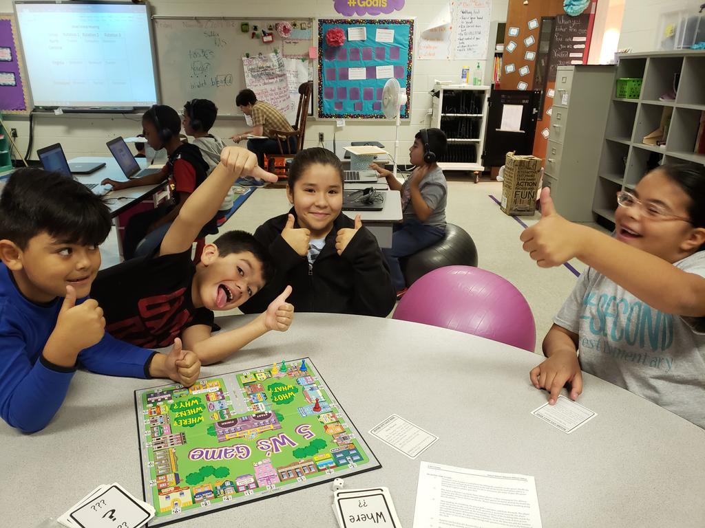 KelsiAllred's tweet photo. We love answering questions!! Friday game day! LEARNING IS FUN! #Hillcrest #2ndgraderocks https://t.co/CMq1rqRWvH