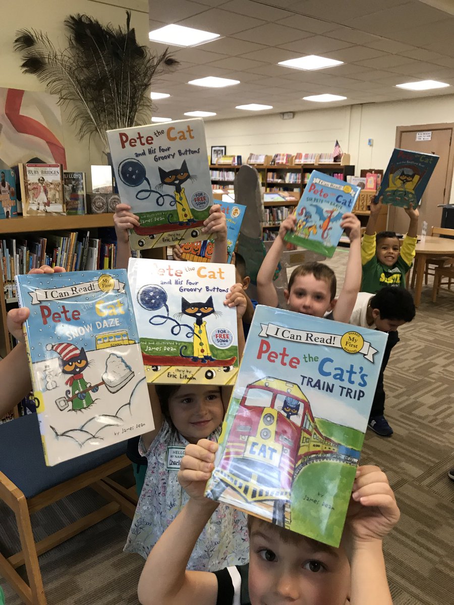 patriciaeyer's tweet image. @msgrillo1 @WOSnews successfully completed the #librarywos scavanger hunt😊 and checked out a all of the  @thepetethecat @ericlitwinbooks 😀