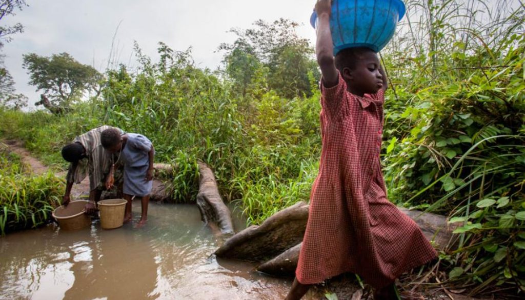 WorldBankWater's tweet photo. #Nigeria’s water & sanitation sector faces significant challenges:
➡️Poor households affected by inadequate access to #WASH
➡️Limited public expenditure in water & sanitation
➡️Water agencies perform poorly
https://t.co/zbMqI7WBWC
#AfricaWaterWeek #AWW7
Photo: @wateraid https://t.co/0qRhaznXWl