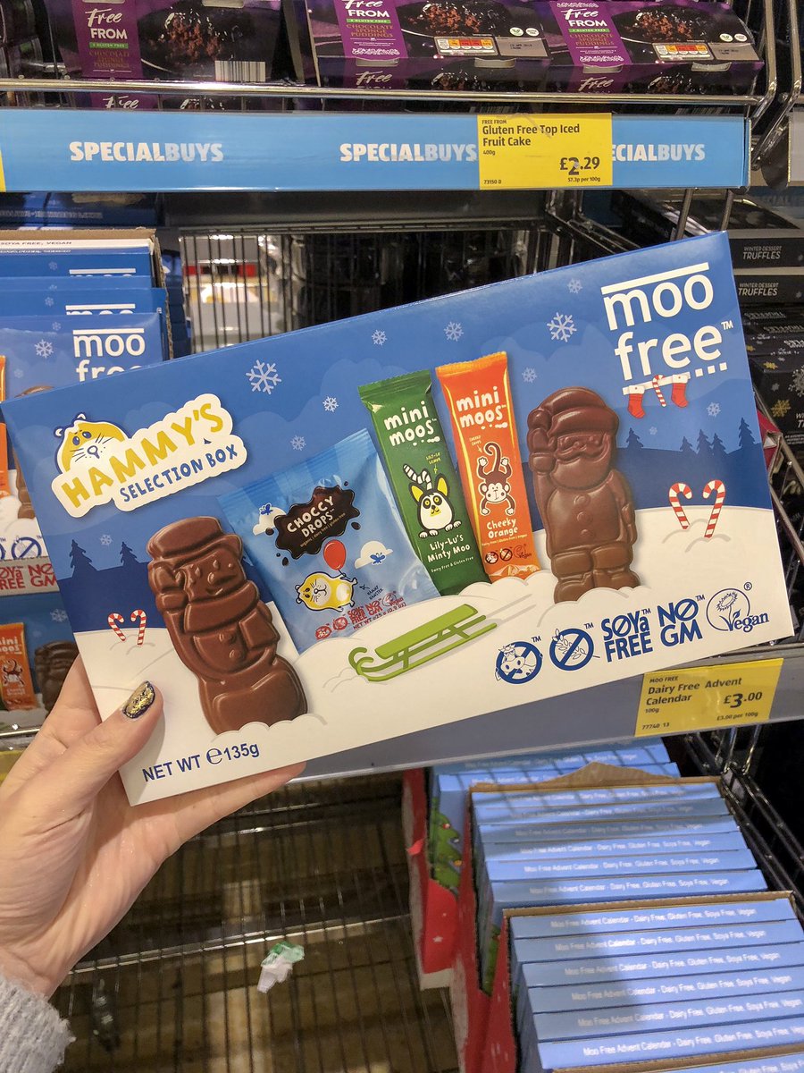 beckyexcell's tweet photo. So @AldiUK have got some gluten free Christmas products. The mince pies are only £1.35 and the chocolate puddings are 99p 

Bargain? I think so 💃🏻 https://t.co/YEJiAqzroF