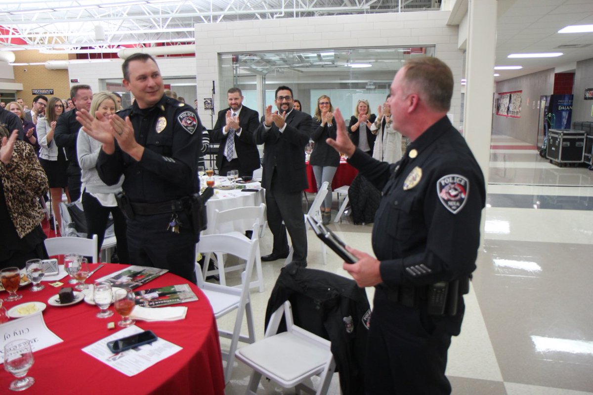 MoLocalVoices's tweet image. RT @CityofNixa Last night at the #Nixa State of the Community Dinner, we thanked Officer Brent Forgey for 25 years of service teaching DARE to Nixa students.