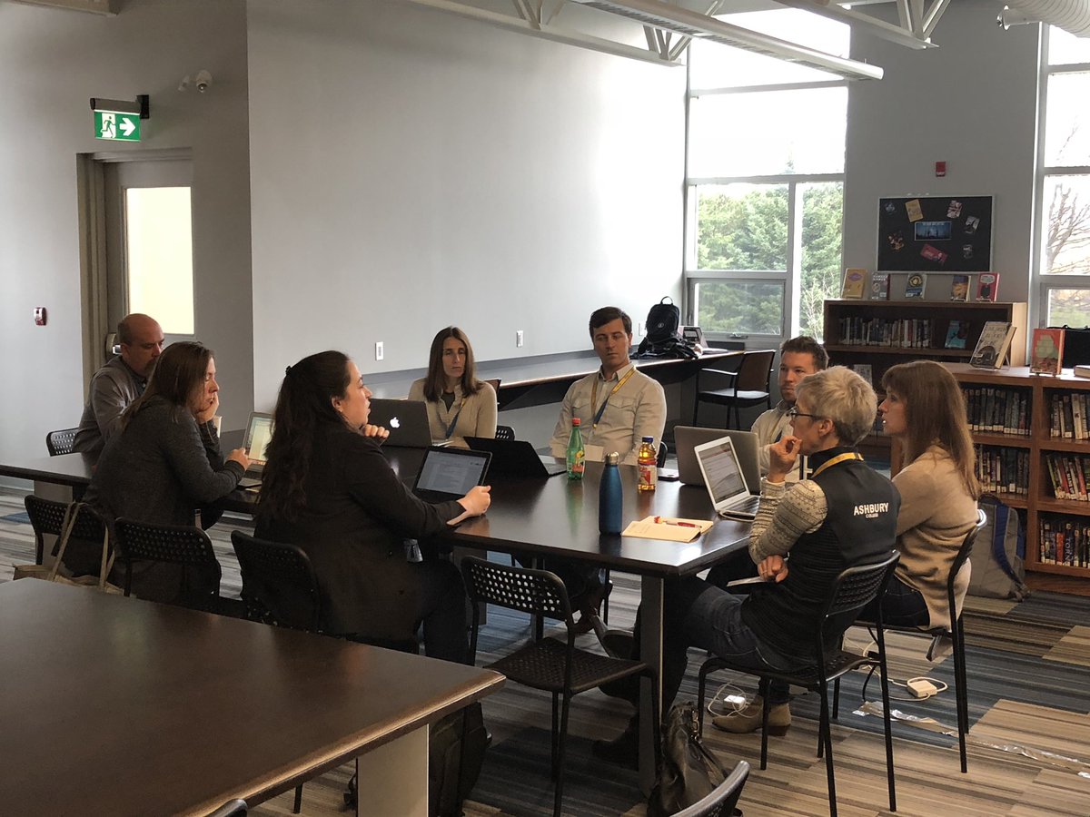 peakk's tweet photo. Breakout sessions are amazing! Thanks to all our volunteer leaders. #cistechfest @SJK_School https://t.co/Hi65YhHXSs