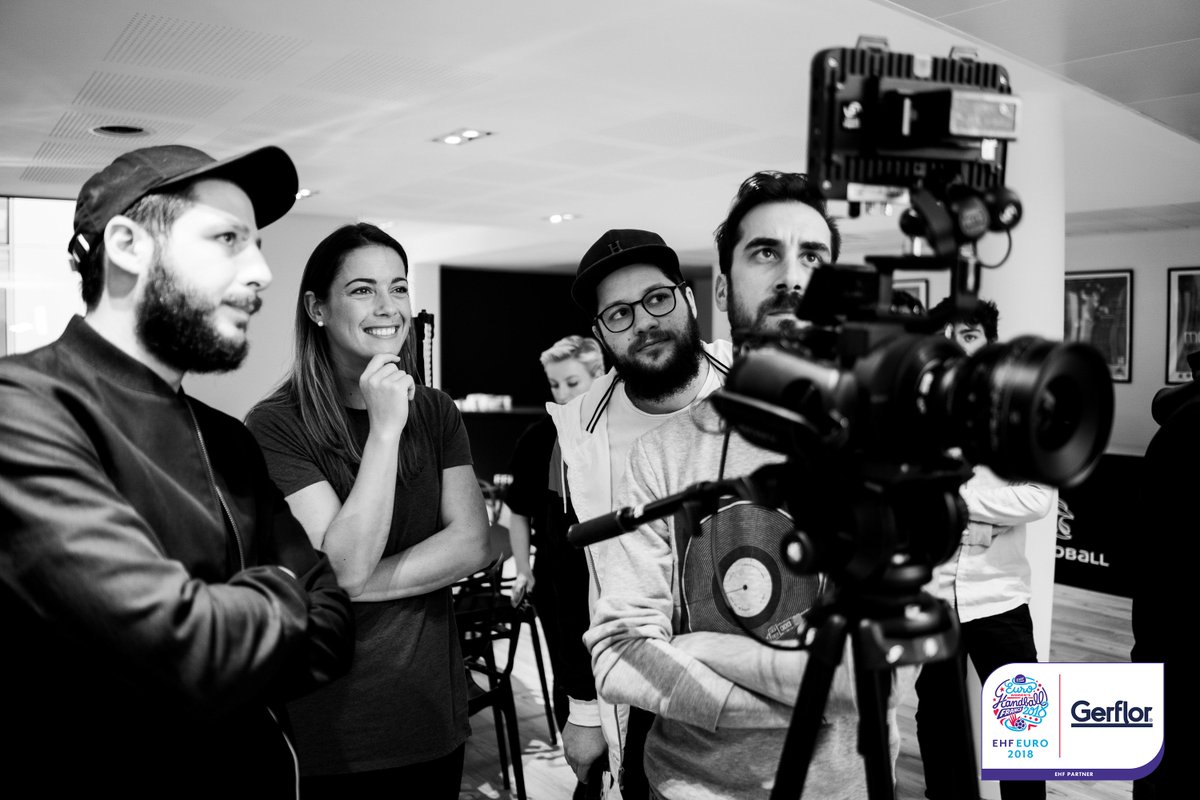 GerflorGroup's tweet photo. 🎬 "Silence, on tourne !"  Gerflor, partenaire de l'EURO Féminin de Handball 2018, a eu le plaisir de rencontrer et d'interviewer @CleoDarleux  et @Thierry_Omeyer. Restez connectés, les premiers épisodes arrivent très bientôt...! 😉 #EHFEURO2018 #handballissime #JouezADomicile https://t.co/bTtrpL71YL