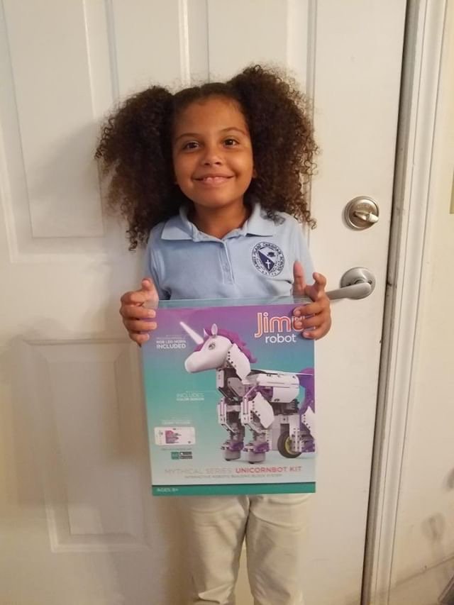UBTECHRobotics's tweet image. This @JIMURobot fan received a Mythical Series: UnicornBot Kit from her dad for her 8th birthday last month. They spend about an hour each day building it together. Can&apos;t wait to see what you do with the finished #UnicornBot!

(via @d.a.s.h.e2.r._ceo on Instagram)