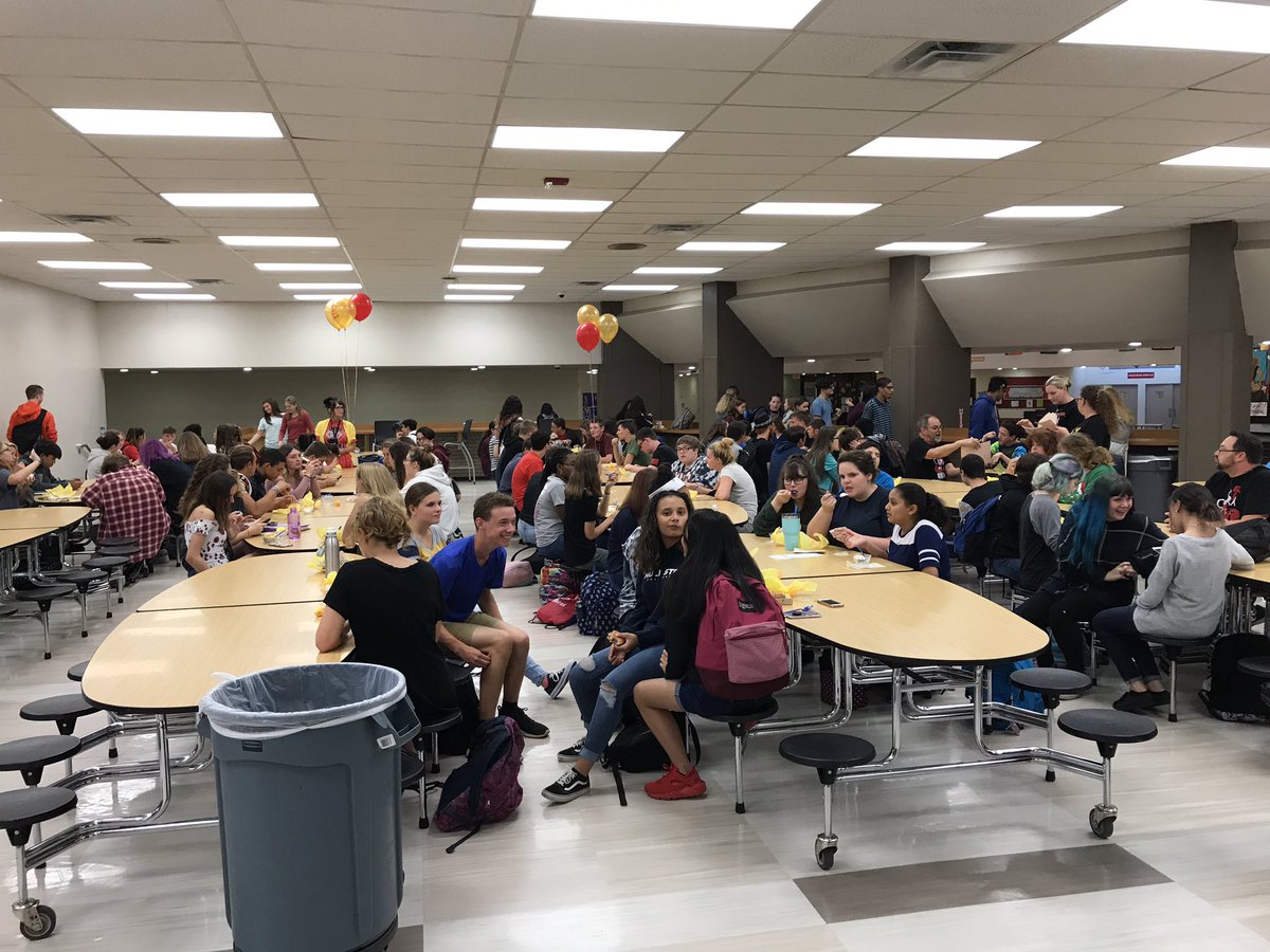 HHSRogers's tweet photo. Congratulations to our A/B honor roll @hhscobras! Well done on a great 1st qtr! Keep up the hard work! Let’s see even more awesome Cobras next qtr! https://t.co/lJQ7cKRFT8