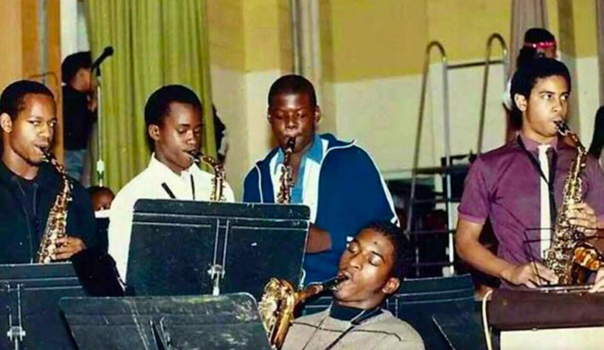 DrAcmiHVYAAK3L-.jpg:large