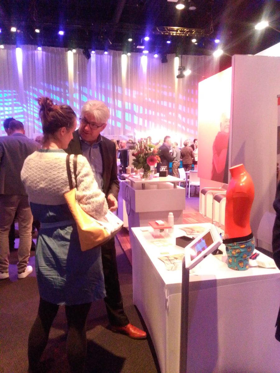 Vandaag heeft het Novioscan Team de SENS-U Blaassensor gepresenteerd op de NVU. Een mooi moment om meer urologen enthousiast te maken!

#urology #nvu #wearables #incontinence #ehealth #innovation #urologie