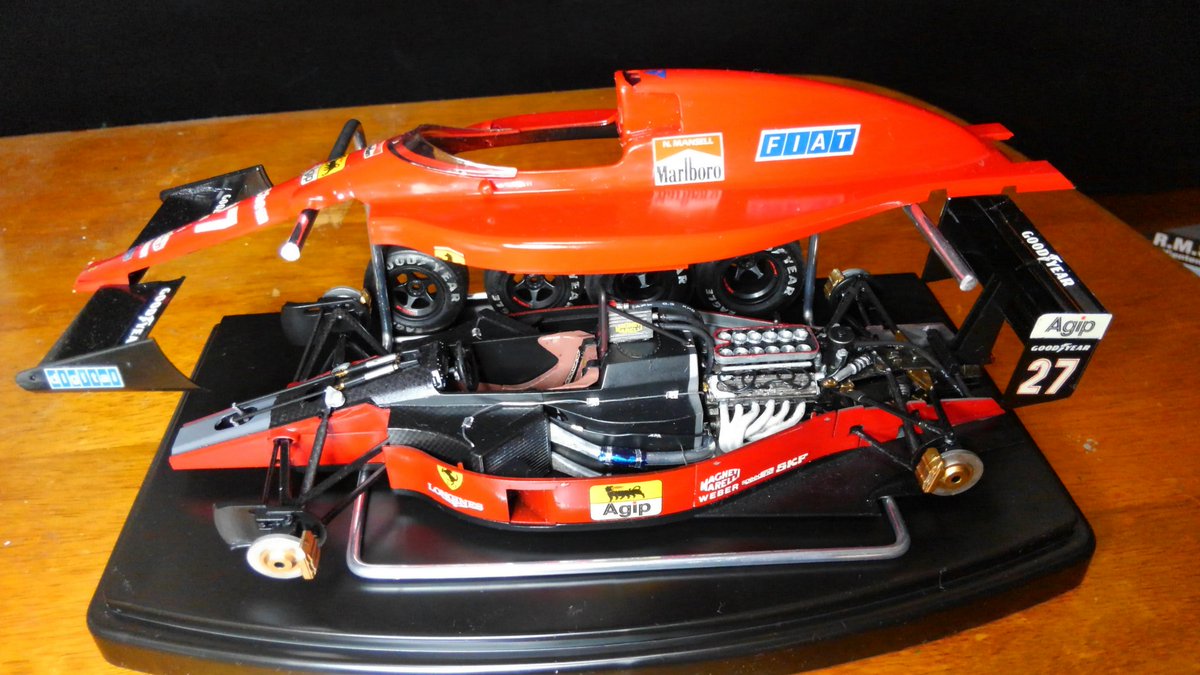 taitan55red's tweet photo. タミヤの1/20「フェラーリF189前期型」完成しました。
初のセミオートマ、そして斬新なデザインで話題を呼んだ1989年のF1マシン。
初戦のブラジルGPでN.マンセルが優勝🏆
記録と共に記憶に残るマシンです。
内部工作したので内部が見えるように展示。
#f1
#ferrari
#f189
#earlyversion
#scalemodel https://t.co/3NeZytTuGa