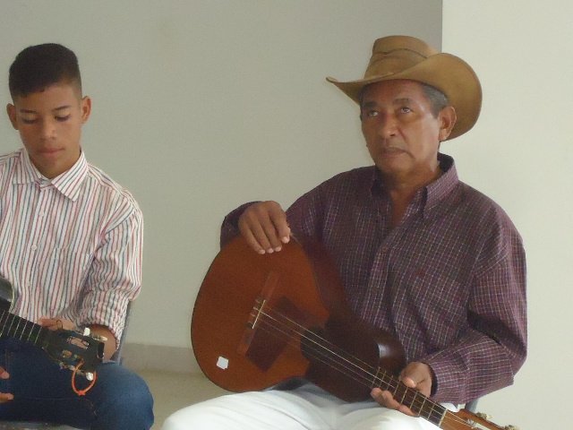 mppc_barinas's tweet photo. #CINE|| Continuando con el Ciclo de Cine de Autor "Jesús Enrique Guédez" Este jueves se realizó un conservatorio sobre las tonadas y cantos que se ejecutan en las diferentes manifestaciones del Día de los Santos. #Tradición #Cultura #DíaDeLosSantos #Barinas #Venezuela https://t.co/wCFN2BiGdw