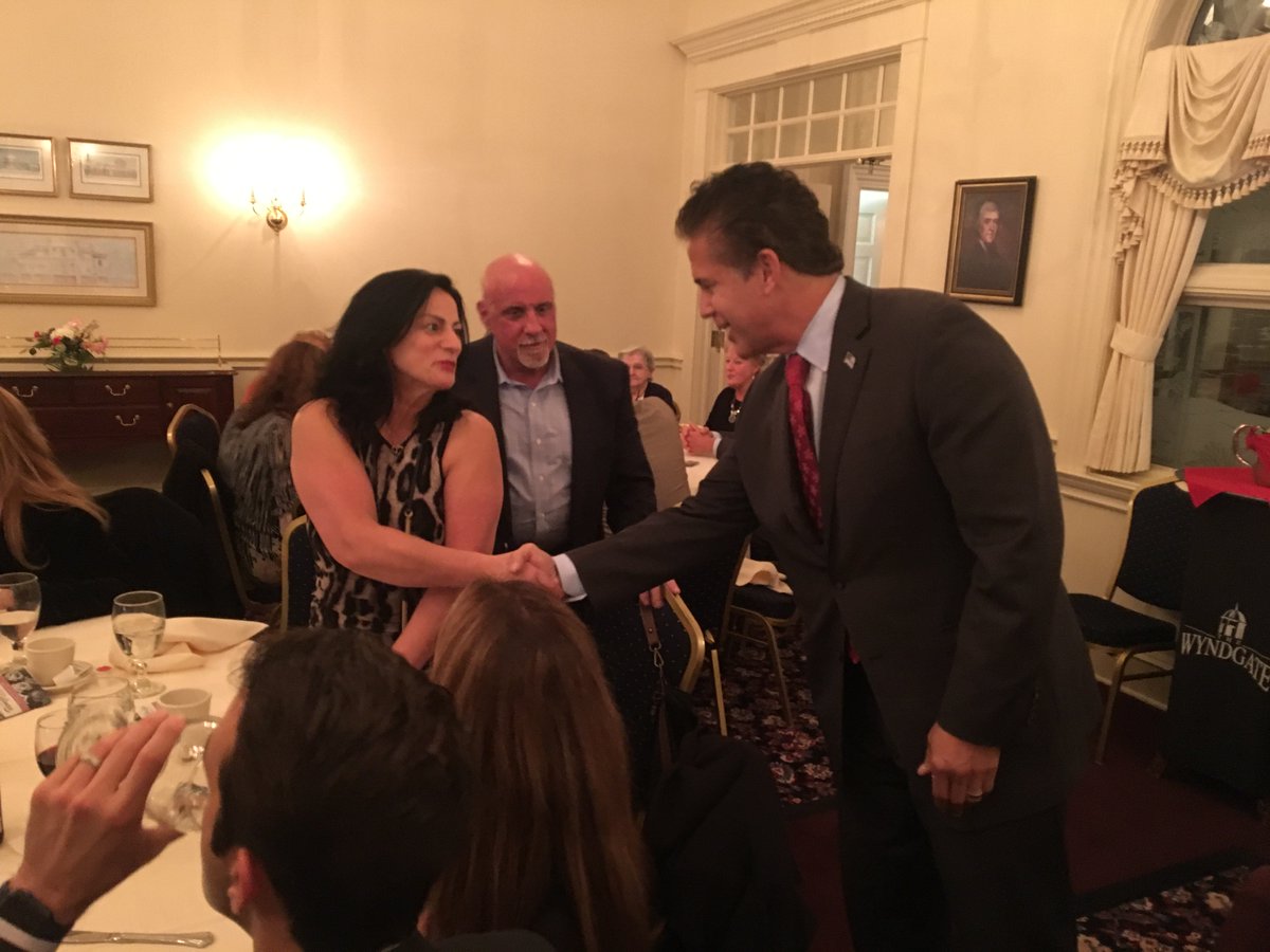 ElectMikeBishop's tweet photo. Proud to join hundreds of supporters of the Right to Life at last night’s sold out Oakland Twp dinner. https://t.co/8cg34AJzm0
