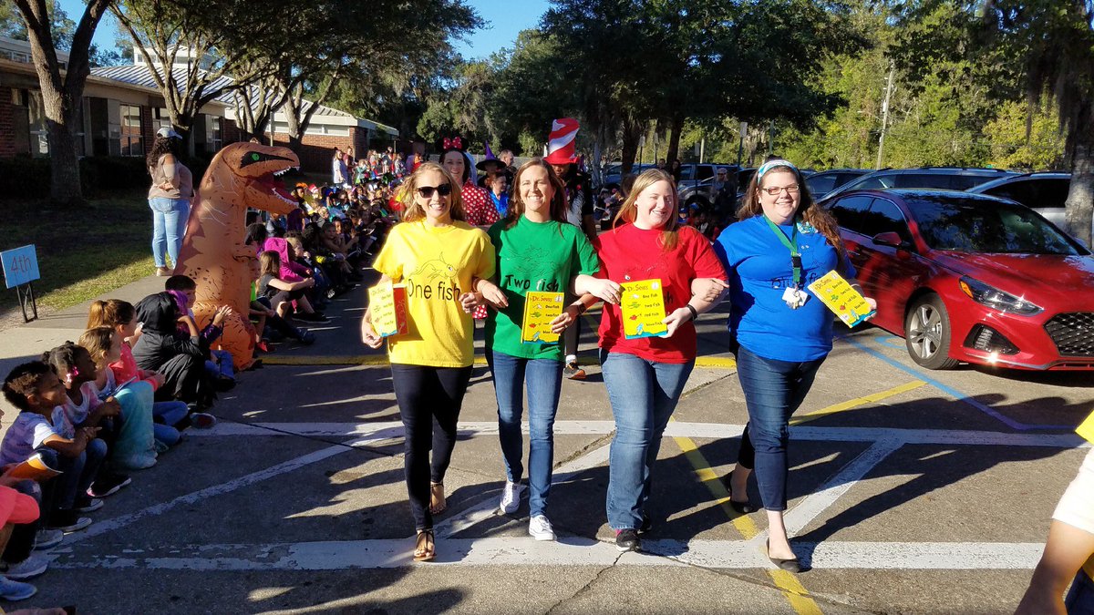 DinsmoreELEM's tweet photo. Dinsmore loves literacy! Literacy Day Parade on October 31. Even our school JSO officer got involved. https://t.co/gIGow450jP