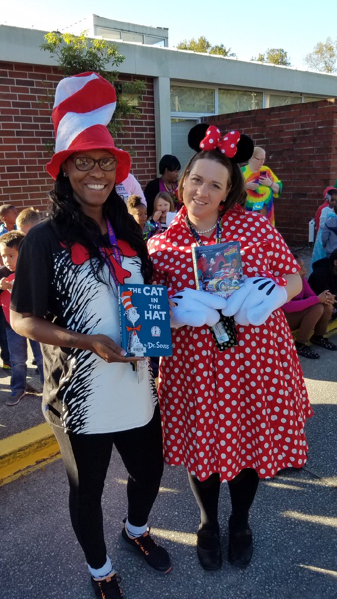DinsmoreELEM's tweet photo. Dinsmore loves literacy! Literacy Day Parade on October 31. Even our school JSO officer got involved. https://t.co/gIGow450jP