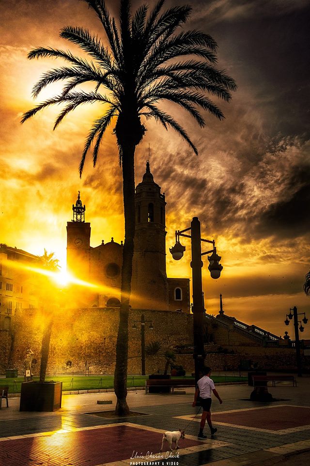 AjSitges's tweet photo. El fotògrag sitgetà Lluís Chacón estrena avui l’exposició ‘Retalls de #Sitges’ a l’#EstudiVidal.
➡️ https://t.co/O2BGR7MHiP https://t.co/qru5ayk3dV