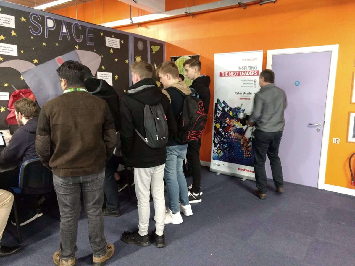 MediaandGaming's tweet image. Level 3 Gaming students joining in with Science Alive events including the Flight Simulator donated by @Raytheon . @HarlowCollege @ScienceAliveUK @HLeisurezone @halfon4harlowMP #everyonecancode @UALawardingbody @HarlowMuseum