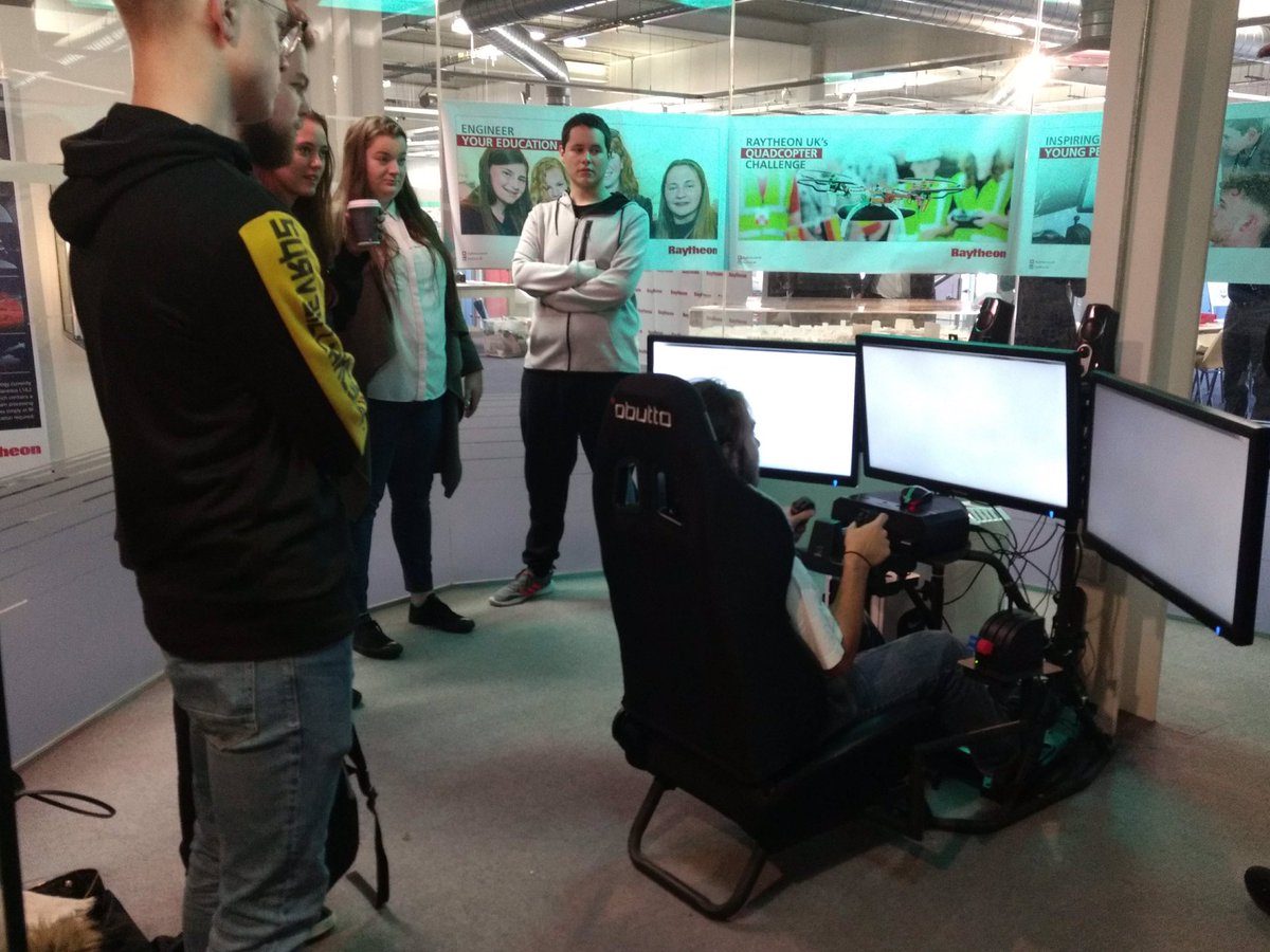 MediaandGaming's tweet image. Level 3 Gaming students joining in with Science Alive events including the Flight Simulator donated by @Raytheon . @HarlowCollege @ScienceAliveUK @HLeisurezone @halfon4harlowMP #everyonecancode @UALawardingbody @HarlowMuseum