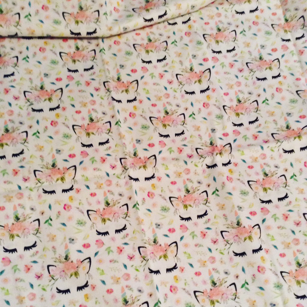 jennybeanses's tweet image. I am totally turning this amazing unicorn fabric into home office curtains. #sewing #nerdcraft #unicorns