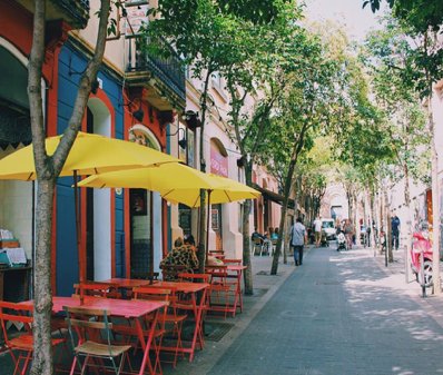 So proud of our neighbourhood, we love it! Happy Friday evening! 
#gracia #neighbourhood #colours #StreetArt