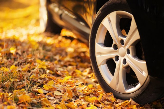 LRJventura's tweet photo. Fall is in the air! As it gets cooler, be sure to check your tire pressure often -- tire pressure drops when the outside temps plummet. https://t.co/hd7zFYezOd
