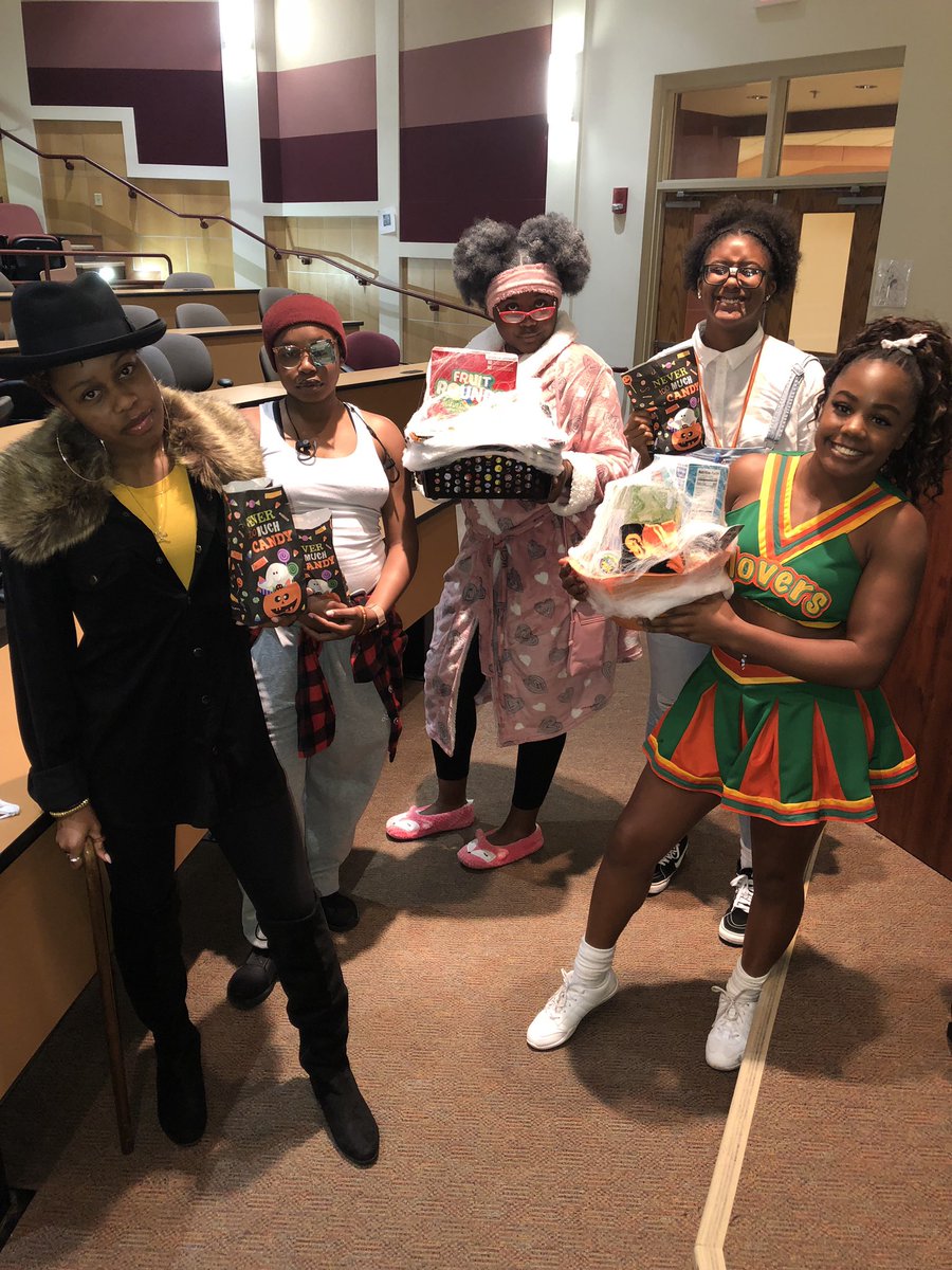 CSUAppleTeam's tweet photo. Thank you to ALL of our student athletes that dressed up in costume for a prize. #ResponsibleMarauders @GO_MARAUDERS #TimeManagement #MarauderMeetings https://t.co/PXsxCK5cn3