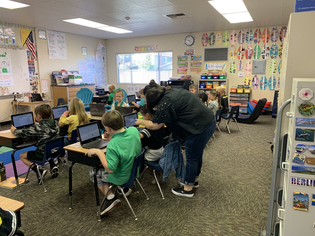 Haweselementary's tweet image. Team TOSA and classroom teacher co-teaching our 2nd graders to use Seesaw! #loveit #learningfromoneanother #leap #behawesome #hawesnation