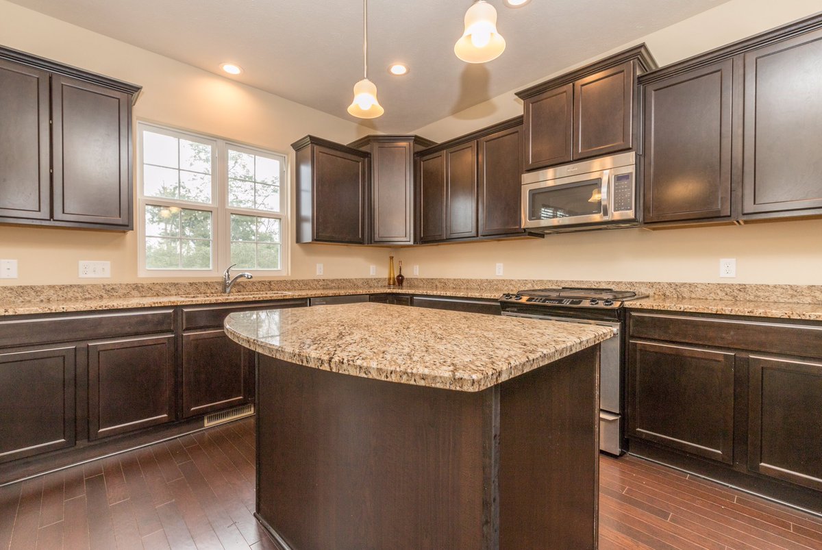 picturemehomeOH's tweet photo. Move in ready, barely lived in, townhome in @city_of_pepper_pike Just hit the market! #pepperpike #realestate #Townhome #easyliving #youngprofessionals #allprofessionals #location #moveinready #basicallynewconstruction #photography #realestatephotography https://t.co/W52MbFfPgt