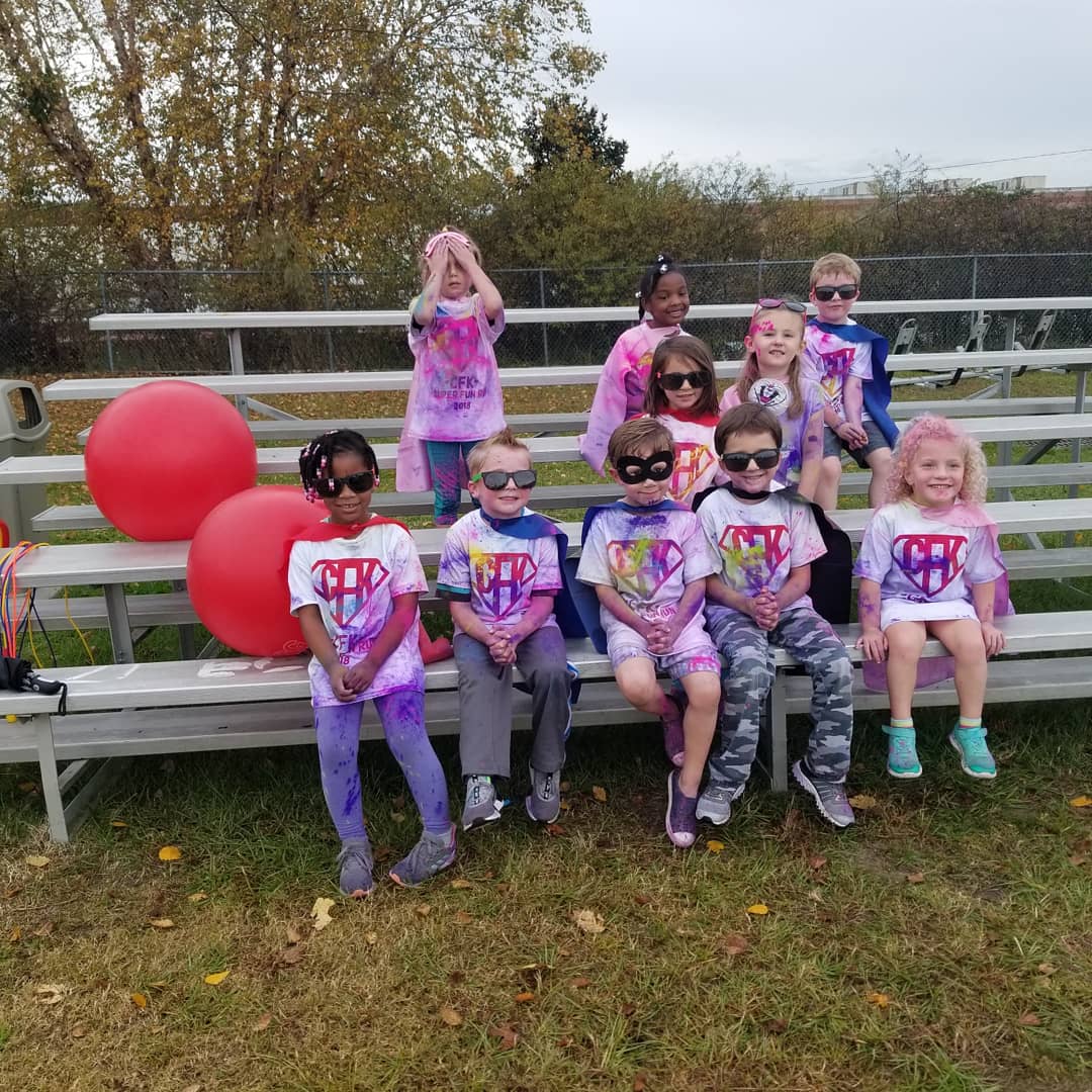 sadejames's tweet image. Volunteering at Chris and Chloe's school Color Run! 🙃 Love the kiddos.😊 #CFK #ColorRun2018 #VolunteerMom