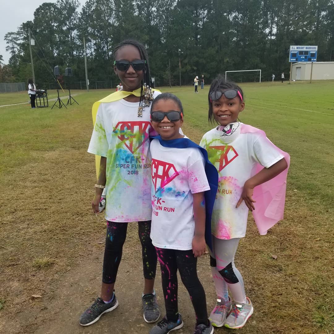 sadejames's tweet image. Volunteering at Chris and Chloe's school Color Run! 🙃 Love the kiddos.😊 #CFK #ColorRun2018 #VolunteerMom