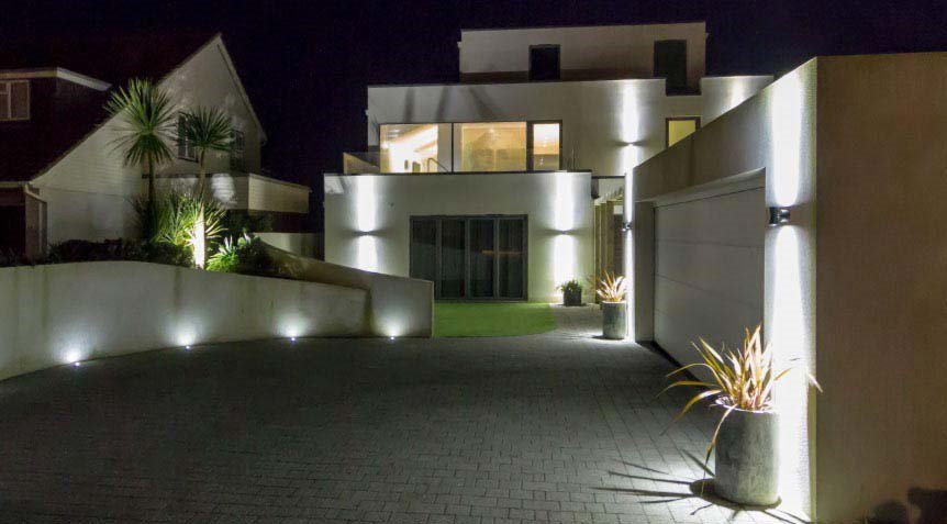 sta_lighting's tweet photo. A number lighting were used for this premises by Collingwood .
1) Wall Lights
2) Spike Lights 
3) Ground Lights. 
To find out more about the products used just message or call us on 01753 336455, and we can see what we could do for your own property. 
#STAGroup #STALighting https://t.co/v1sUZDDTVd