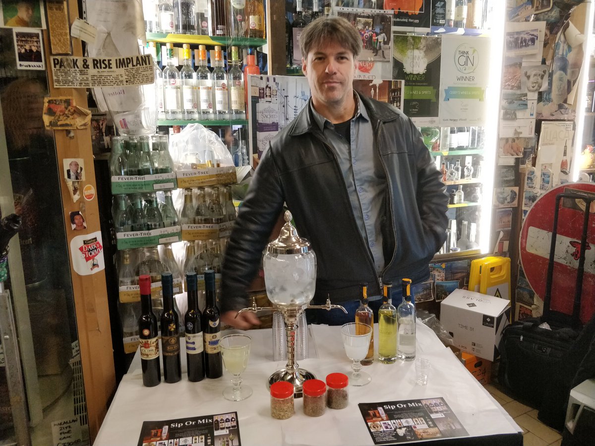 Surprise last minute #absinthe tasting at the wonderful emporium that is <a href="/gerryswinessoho/">GERRY'SWINES</a> with <a href="/tabreaux/">T. A. Breaux</a> from <a href="/JadeLiqueurs/">Jade Liqueurs</a> and also La Maison Fontaine <a href="/FrenchAbsinthe/">Fontaine Absinthe</a>. Yum, here till 7pm.. 💚