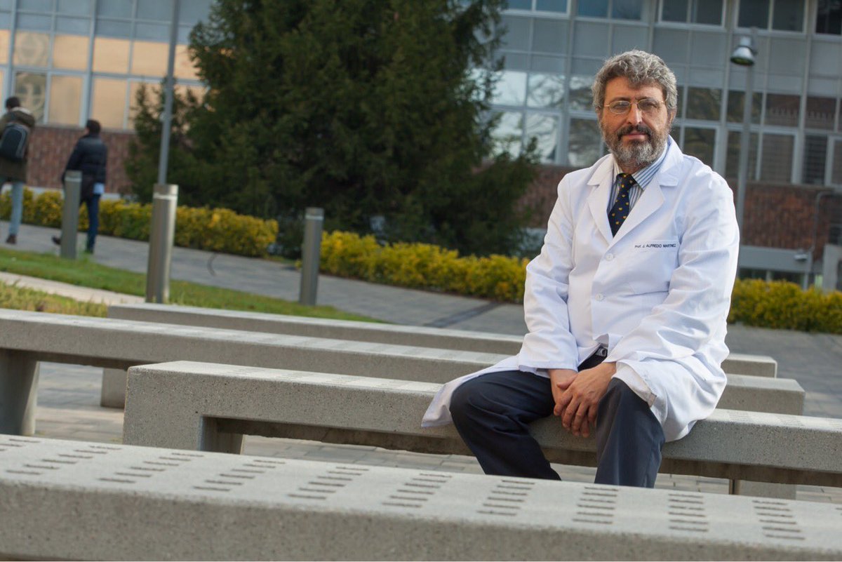 Premio a la mejor trayectoria profesional para el Prof. de #farmaciaunav Dr. Alfredo Martínez, catedrático de Nutrición de la <a href="/unav/">Universidad de Navarra</a>, en el congreso NUTRIMAD 2018 ¡Felicidades!