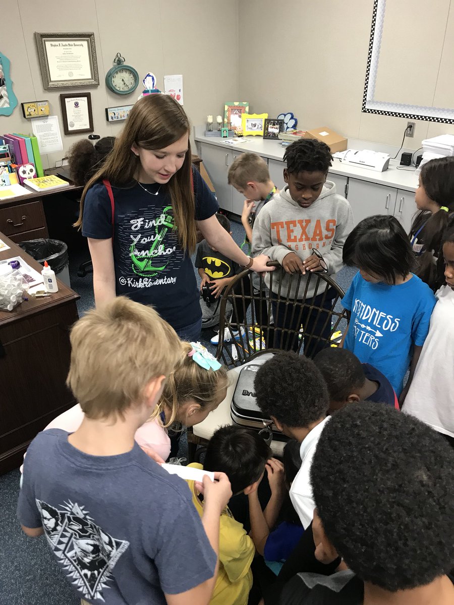 susanblowey's tweet photo. @KirkElementary 2nd graders working together to solve @breakoutEDU! #kirkroar #SmilingInSecond #CFISDSpirit #BeTheRevolution #BeTheWildCard https://t.co/5TRYE92Oml