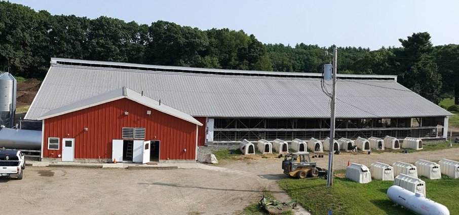 DeLavalUS's tweet photo. Great Brook Dairy has been milking with a DeLaval VMS unit for 9 yrs, and added a second unit this spring. Producing an average of 85-90 lbs/cow made this farm a 2018 top #VMSPRO producer. The farm shares that their greatest strength comes from following routines. https://t.co/IqGlBzET7v