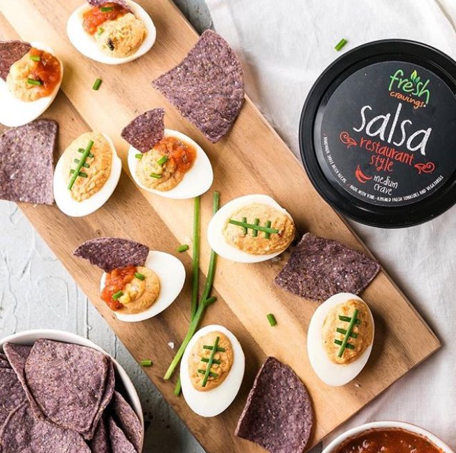 Fresh_Cravings's tweet photo. On #NationalDeviledEgg, we prep for the weekend's big football games! Get the recipe for these salsa deviled eggs from @OnCarolynsPlate: https://t.co/mJYq09uJ1q https://t.co/2N5ysQzK9t